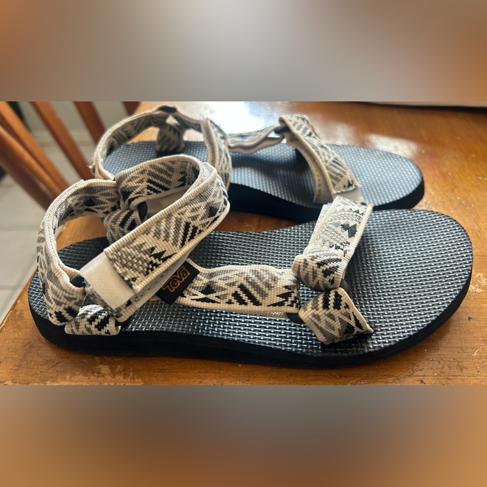 Teva Women’s Sandals Color Cream/ Black Size 6
